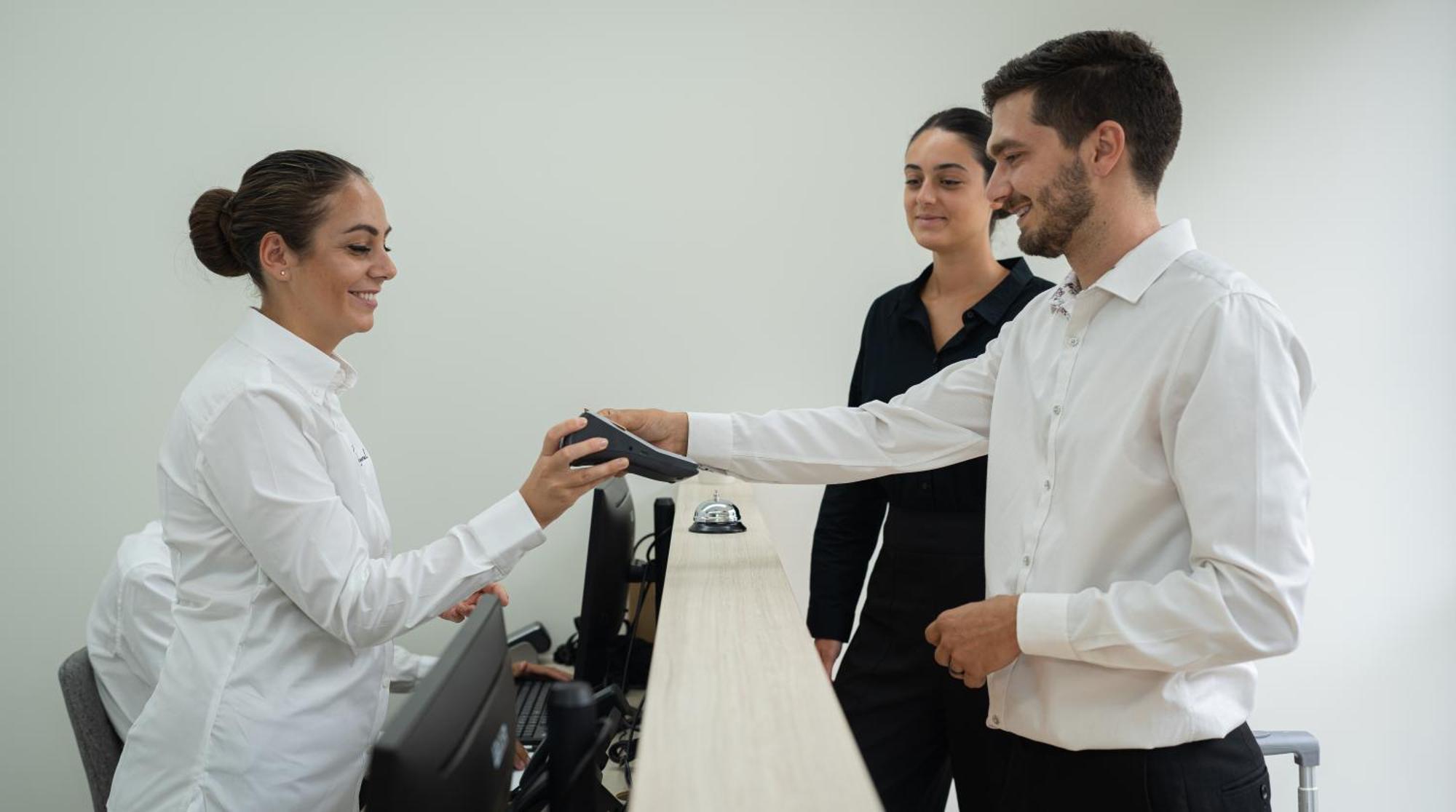 טאונסביל Belmoral Corporate Suites (Adults Only) מראה חיצוני תמונה